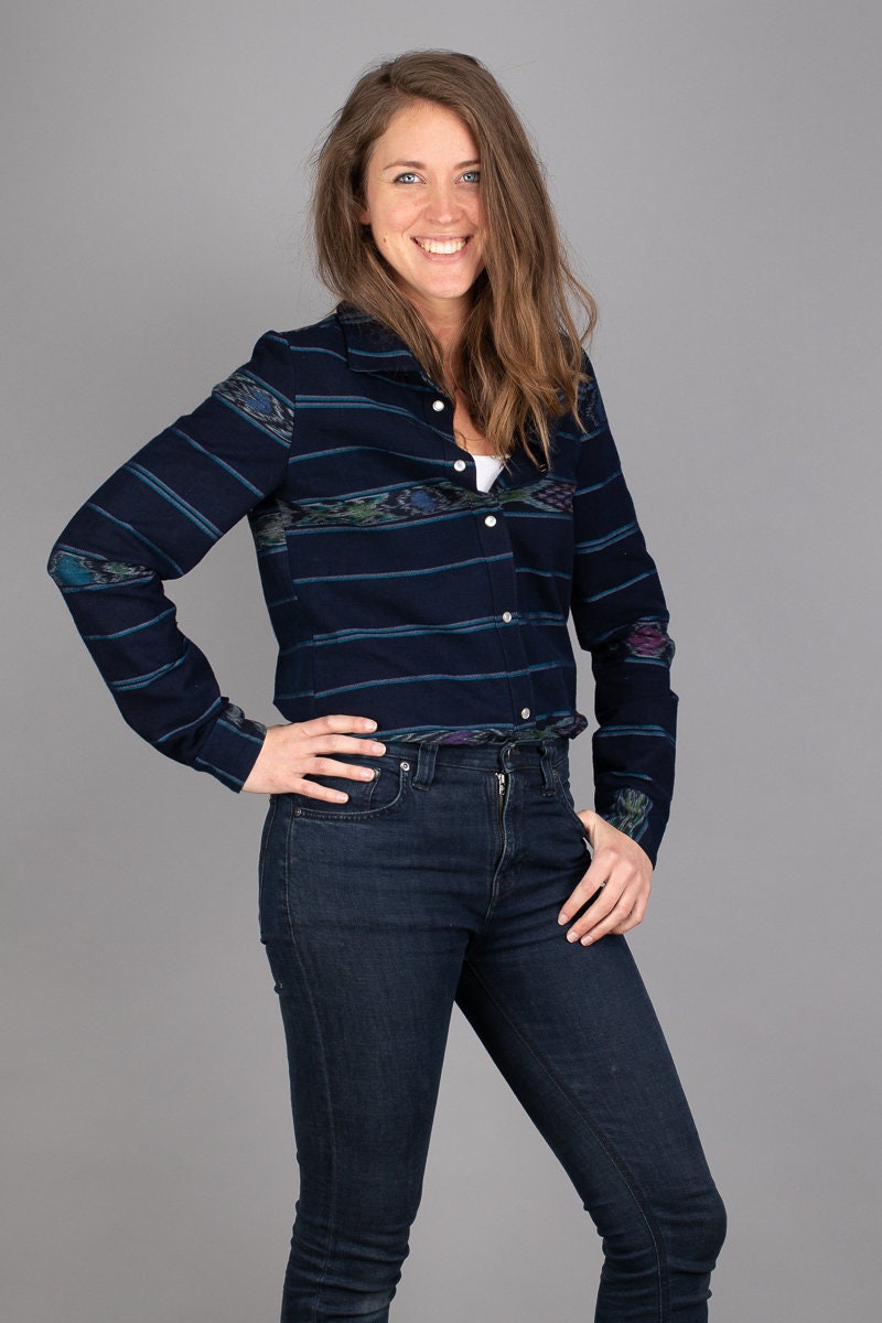 Denim Shirt Woman No.1, Jeans Hemd für Frauen, Einzelstück aus handgewebten Stoffen, fair gehandelt
