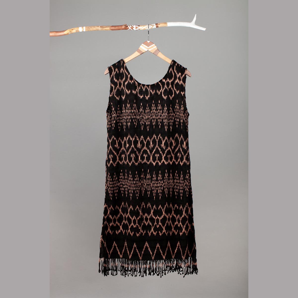 Leichtes schwarz *Jaspe* Kleid, aus ultraweicher Viscose, UNIKAT, Frühling, handgewebtes Ikat aus Guatemala, made in Germany, Sommerkleid